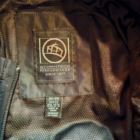 Stormtech Women's Clipper Shell (NWOT) - Picture 5 of 9